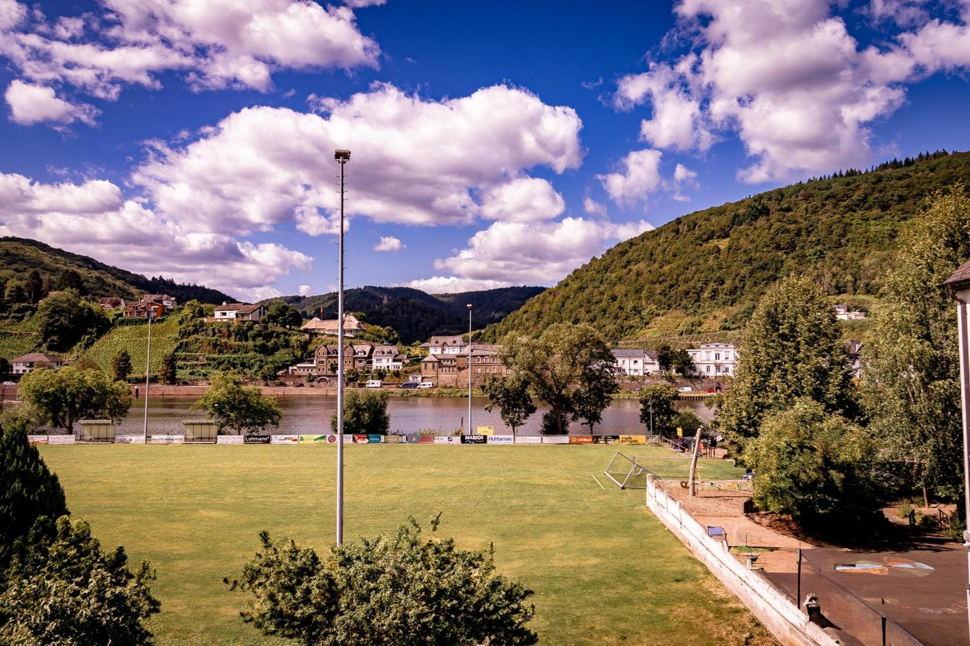 ブライTraumaussicht Kamin Balkon Burgblick 65 Zoll Tv Netflix Sky Joyn Lindenplatzアパートメント エクステリア 写真